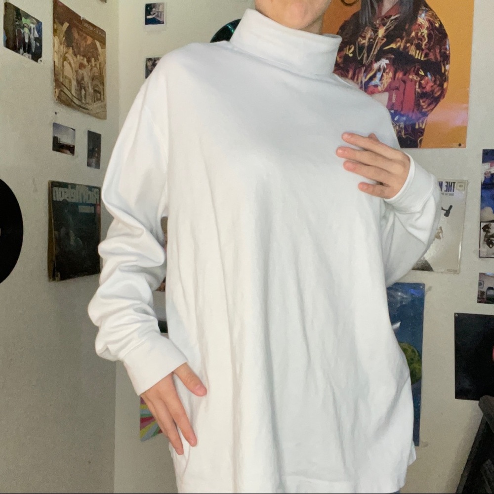 XL White turtleneck sweater